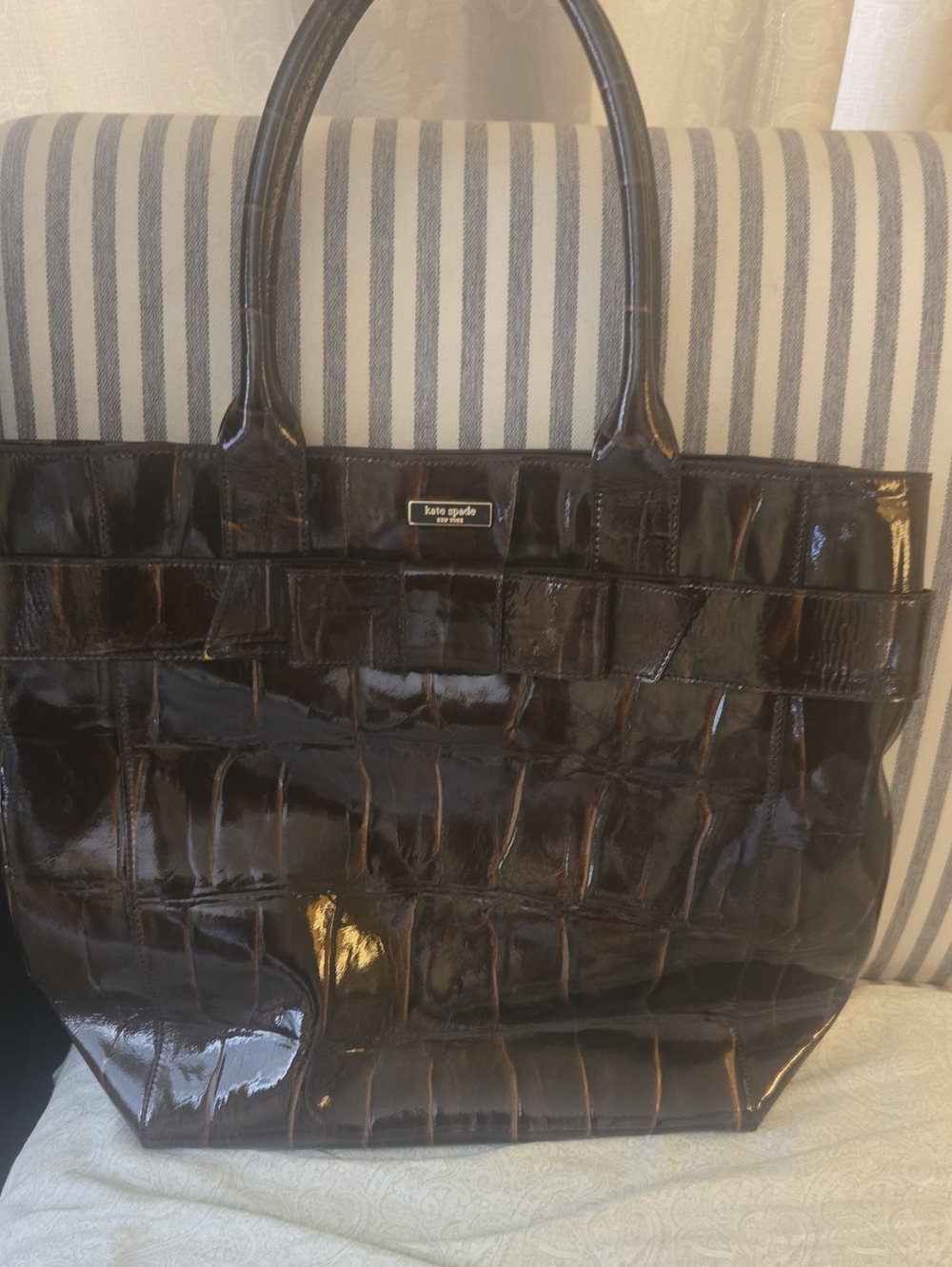 🌹kate spade dark brown patent croc-embossed tote Very Spacious